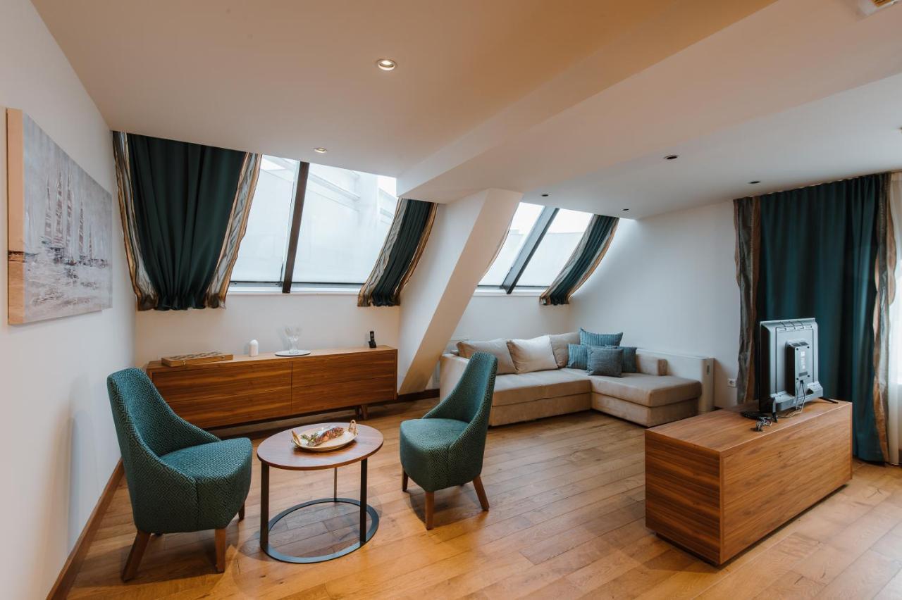 Hotel Nais Ni Exteriör bild